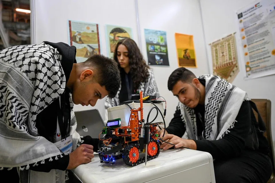 Peserta Palestin - (dari kiri) Jehad Abudayyeh, Razan Shawar dan Mustafa Assi - bertanding dalam kategori Inovator Akan Datang (Future Innovators).