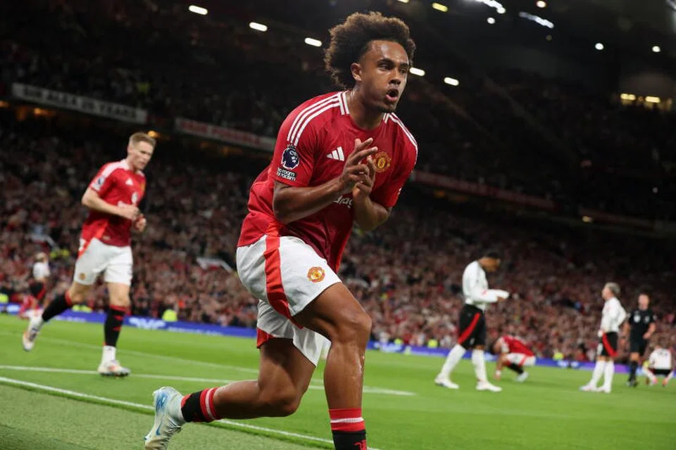 Penyerang Manchester United, Joshua Zirkzee, meraikan gol pertamanya dalam Liga Perdana England pada 16 Ogos.