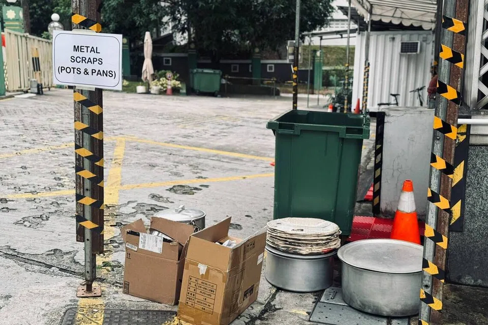 Sukarelawan dan anggota masyarakat Bukit Batok berganding bahu pada 27 September dalam kegiatan mengumpulkan barangan terpakai untuk dijual semula, diupayakan semula atau didermakan. Dikenali sebagai “Raudhah Go Green”, hasil kegiatan tersebut akan disalurkan kepada dana operasi Masjid Ar-Raudhah bagi menampung keperluan harian masjid, termasuk bil utiliti serta kerja penyelenggaraan dan penjagaan bangunan serta kemudahannya.