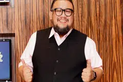 HUBUNGAN BAIK: Afdlin Shauki berkata hubungan isterinya, yang bekerja dengannya, dan bekas isteri serta anak-anaknya baik. 