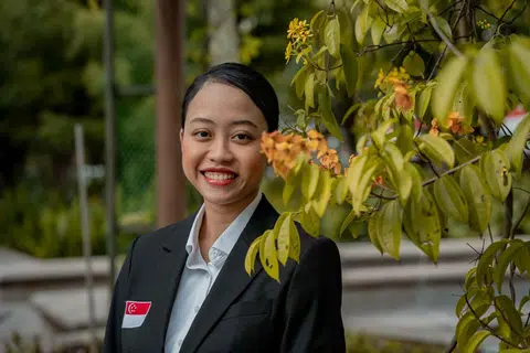 Cik Selina Sapii, 22 tahun, sedang menuntut di Politeknik Republik dalam kursus Operasi Restoran & Masakan. Beliau turut bakal mewakili Singapura di pertandingan WorldSkills dalam bidang Perkhidmatan Restoran.