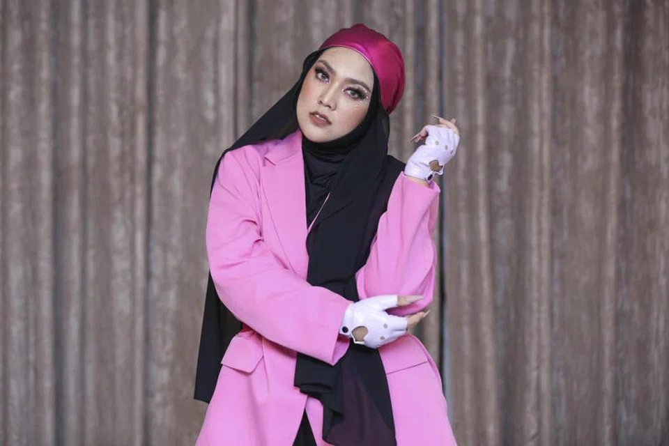 DIRUNDUNG KEKECEWAAN: Ekoran terlalu tertekan dengan bermacam isu keluarga, Shila Amzah berasa sukar memberi tumpuan pada pertandingan realiti, ‘Famili Duo’ (Musim Ketiga).