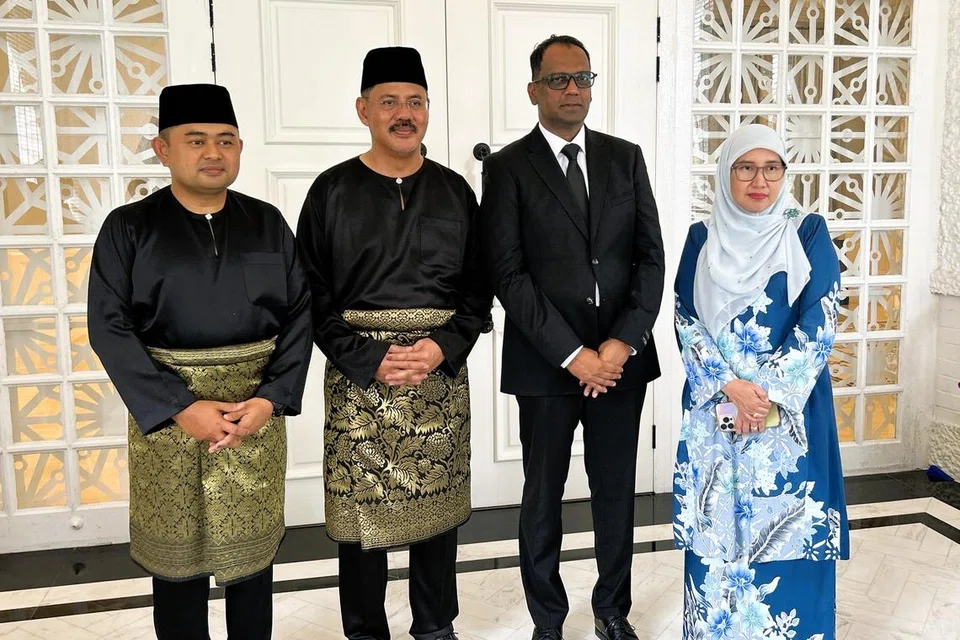 Empat muka baharu Ahli Majlis Mesyuarat Kerajaan Negeri (Exco) yang dilantik terdiri (dari kiri), Dr Muhamad Naqib Md Ghazali, Encik Md Israk Abdullah, Encik P. Pannir Selvam dan Cik Hasrunizah Hassan.