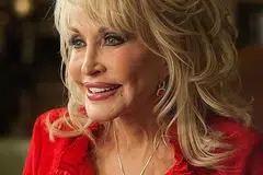 DOLLY PARTON: Buat pendedahan bahawa beliau pernah terfikir membunuh diri dan berkhayal apabila terpandang sepucuk pistol yang disimpannya. Mujur, anjingnya, Popeye, menyalak dan menyedarkam beliau daripada lamunan. - Foto WARNER BROS