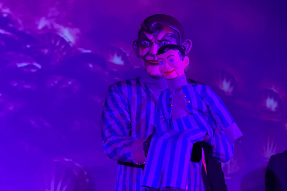Chatterbox Charlie, yang pernah muncul di zon seram The FEARground, kembali dengan rumah berhantunya sendiri bersama patungnya, Junior, untuk membalas dendam atas zaman kanak-kanaknya yang penuh trauma.