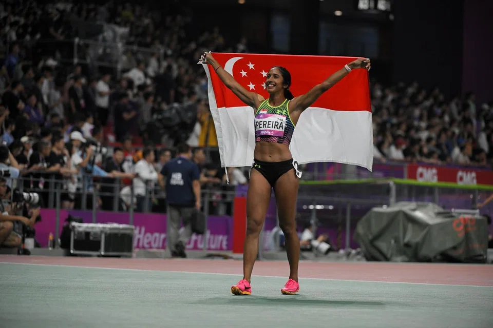 RATU PECUT NEGARA: Shanti Pereira mengakhiri penantian Singapura selama 50 tahun tanpa pingat dalam acara atletik di pentas Sukan Asia apabila beliau meraih pingat perak dalam perlumbaan pecut 100 meter, sekali gus melayakkan dirinya ke Sukan Olimpik Paris 2024.