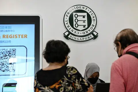 BANTU HADAPI PERSARAAN: Antara bantuan skim yang diberikan ialah Skim Ihsan Senja, Skim Tambahan Pendapatan Daya Kerja (WIS) dan Skim Simpanan Persaraan yang Dipadankan (MRSS).