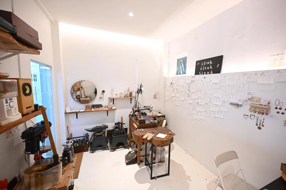 Reka bentuk dalaman di Clink Clank Clunk.