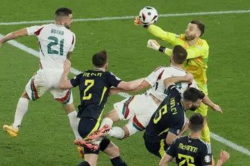 Penjaga gawang Scotland, Angus Gunn, bertembung dengan penyerang Hungary, Barnabas Varga, dalam perlawanan Kumpulan ‘A’ Euro 2024 pada 24 Jun di Stadium MHPArena di Stuttgart, Jerman. Perlawanan itu menyaksikan Scotland tewas 0-1 dan Varga diusung keluar padang.