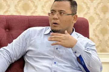 AMIRUDIN SHARI: Menteri Besar Selangor ini berkata kerajaan Selangor adalah kerajaan adil dan tidak akan mengubah dasar dan akan meneruskan program yang saksama kepada rakyat.