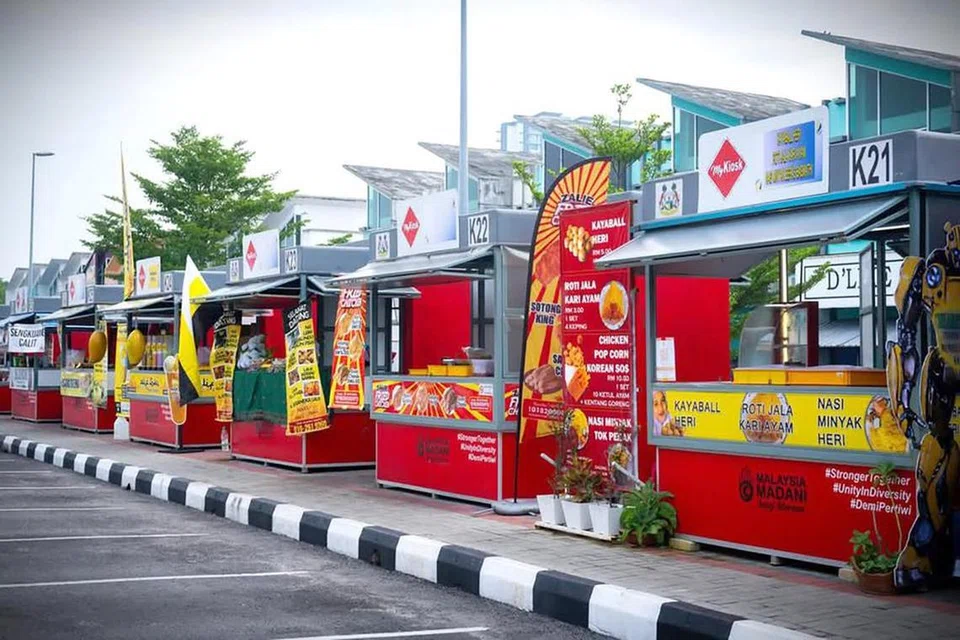 Meskipun projek MyKiosk mendapat sambutan daripada orang ramai, namun timbul kritikan termasuk bilangan pelanggan dan pendapatan yang rendah di beberapa lokasi. 