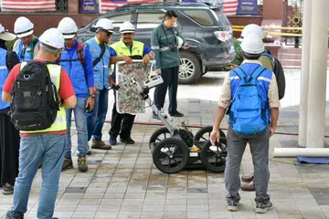 Alat pengesan radar menembusi tanah (GPR) dibawa ke kawasan Masjid India, Kuala Lumpur, untuk membantu operasi mencari dan menyelamat (SAR) wanita warga India yang hilang selepas terperosok ke dalam tanah jerlus pada 23 Ogos.