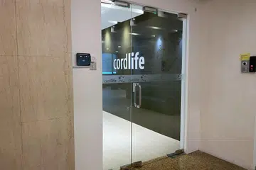Bank darah tali pusat swasta, Cordlife, telah mula menghubungi ibu bapa yang terjejas untuk menawarkan bayaran tetapi sesetengah daripada mereka telah menolaknya.