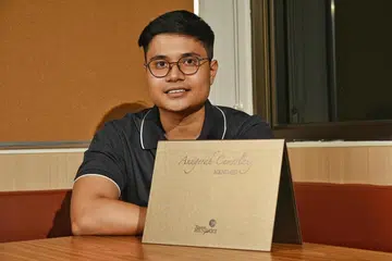 Encik Ashsyahid Hussin, 25 tahun, bakal menerima Anugerah Pencapaian Akademik di Anugerah MENDAKI 2026 selepas muncul sebagai pelajar terbaik kohort Kecerdasan Buatan Gunaan di Institut Teknologi Singapura (SIT).