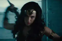 TAMBAH BERAT BADAN: Gal Gadot kini menyukai tubuhnya yang lebih berisi dan berotot selepas beliau mula angkat berat bagi mendukung watak Wonder Woman. - Foto AFP