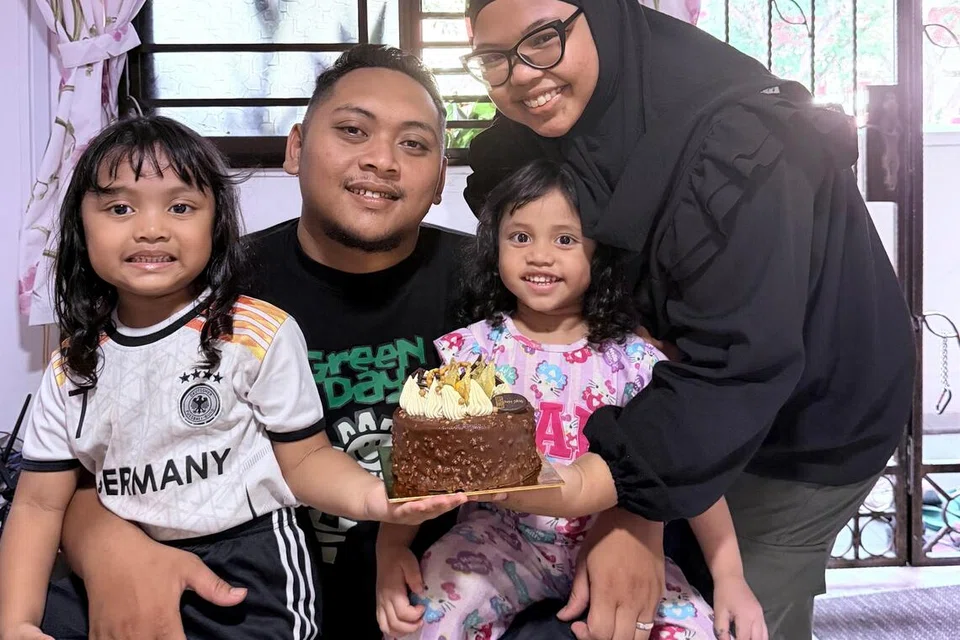 Antara kenangan terakhir Cik Eyzra Nadyrra Abdullah (kanan) bersama Encik Mohamad Syddyq Mohd Ramlan ketika menyambut sambutan awal hari lahir Encik Syddyq pada 8 November.