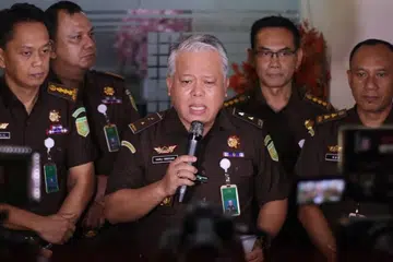 Jurucakap Pejabat Peguam Negara (AGO), Encik Harli Siregar, menyatakan pihaknya telah melancarkan siasatan berhubung dakwaan rasuah dalam projek perolehan Chromebook  oleh Kementerian Pendidikan, yang bertujuan menyokong usaha pendigitalan sekolah di seluruh negara dari 2019 hingga 2023.