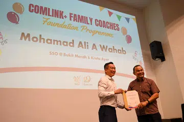 Encik Mohamad Ali A Wahab, 56 tahun, adalah antara 30 Jurulatih Keluarga yang menamatkan Program Latihan Asas selama enam minggu di auditorium Pusat Sivik & Perundingan Common Ground pada 8 Ogos 2024. 