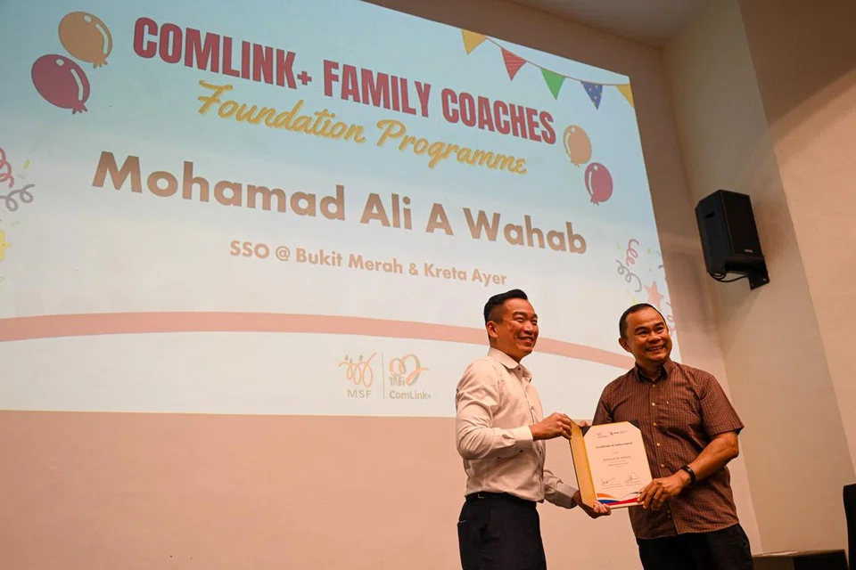 Encik Mohamad Ali A Wahab, 56 tahun, adalah antara 30 Jurulatih Keluarga yang menamatkan Program Latihan Asas selama enam minggu di auditorium Pusat Sivik & Perundingan Common Ground pada 8 Ogos 2024. 