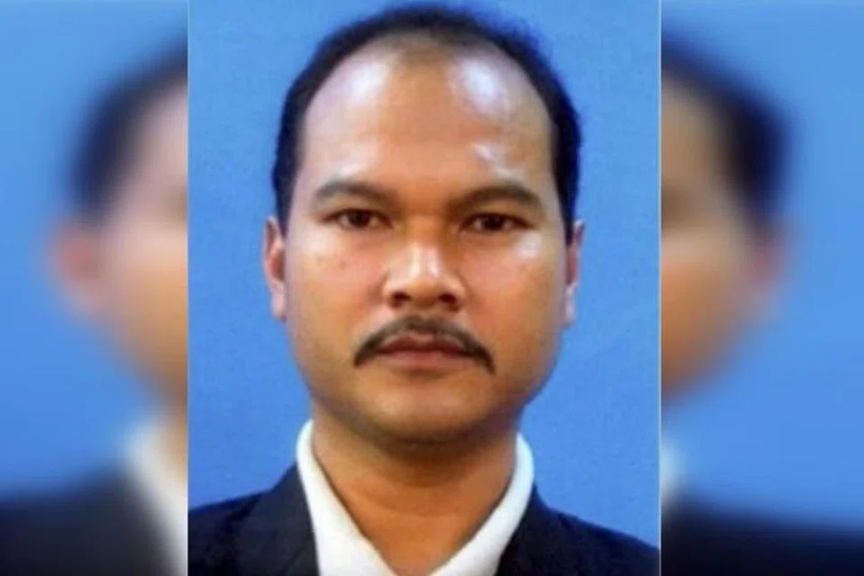 DIBAYAR SUPAYA TUTUP MULUT: Bekas anggota polis, Sirul Azhar Umar mendakwa dia dibayar seorang peguam terkemuka berkaitan politik dan seorang pemimpin tertinggi Kabinet terlibat dalam pembayaran itu.