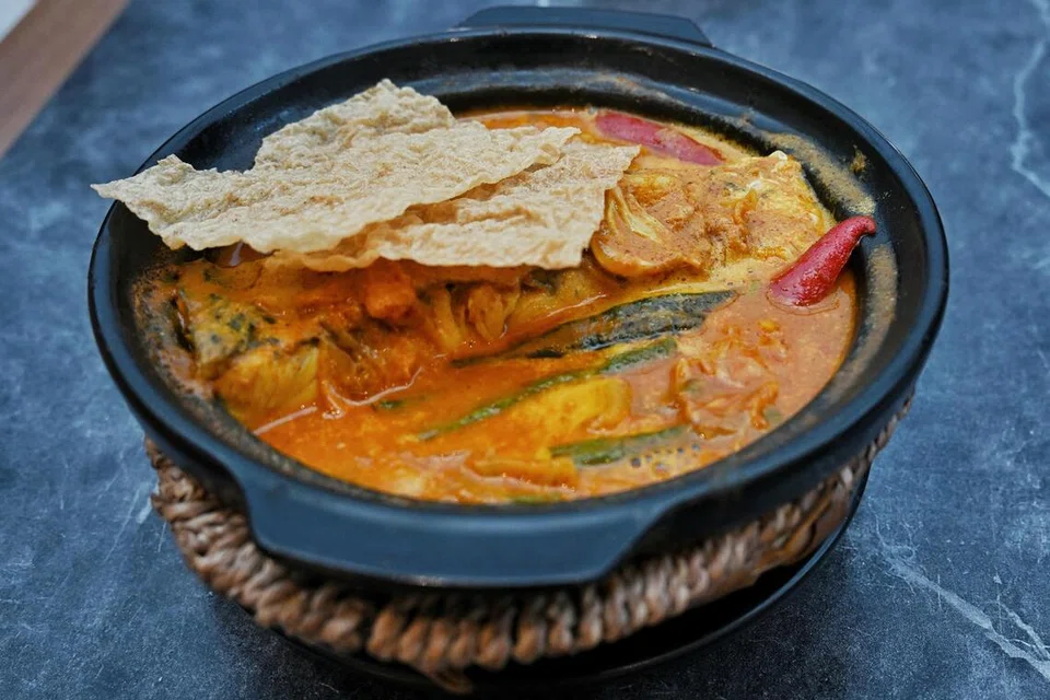 Hidangan kari ikan, ‘Fish Curry’ yang mempunyai rasa rempah kari yang seimbang mesra buat keluarga dengan kanak-kanak kecil.