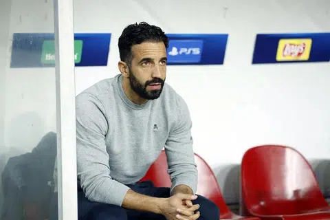 Ruben Amorim memimpin Sporting Lisbon merangkul kejuaraan Liga Primeira pada 2021, menamatkan kemarau kejuaraan liga selama 19 tahun.