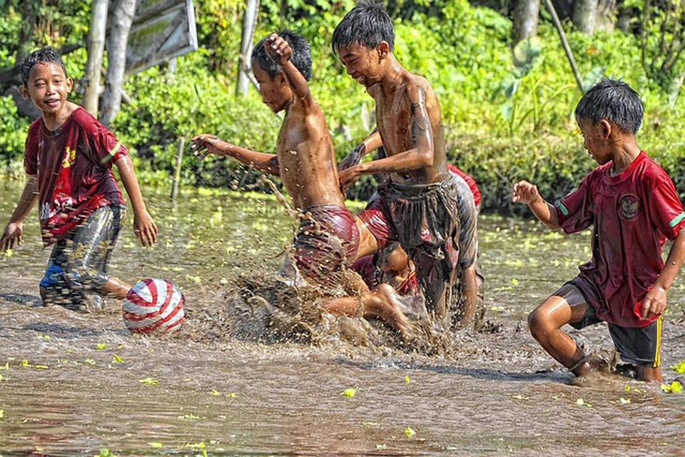 KEMBALI KE DESA: Di Yogyakarta, anda boleh melihat kegiatan anak-anak desa yang sentiasa ceria.