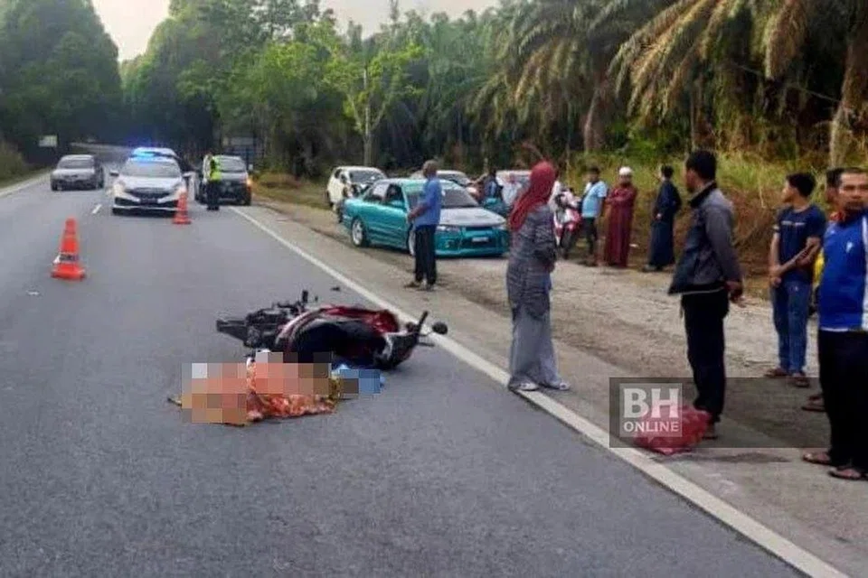 Cik Norsyamimi Mayedin meninggal dunia di lokasi kejadian selepas motosikal ditunggangnya merempuh lembu melintas jalan di Kilometer 80 Jalan Gua Musang - Kota Bharu pada 29 Mac.