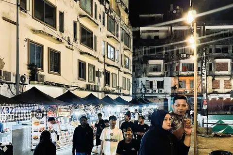 Walaupun terletak di bahagian belakang bangunan-bangunan lama, The Kolong masih mampu menarik kehadiran ramai pengunjung.