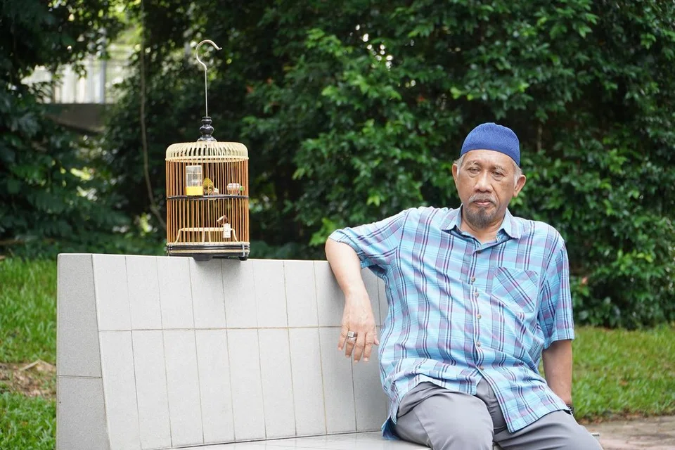 Nadiputra menangani isu kesepian sebagai watak mantan kelasi bernama Aziz yang disisihkan anak-anak tiri yang dianggap sebagai anak sendiri selepas pemergian sang isteri.