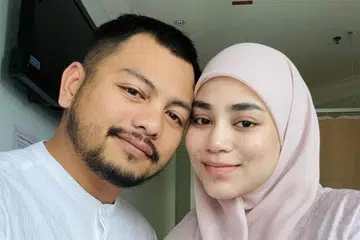 Uyaina Arshad bersama suami, Raja Syahiran Raja Azhanrianshah, dengan anak kedua mereka yang dilahirkan pada Mei.