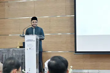 PUSAT HARMONI 3.0: Mufti Singapura, Dr Nazirudin Mohd Nasir yang juga penasihat bagi kumpulan kerja di Majlis Makan Malam Berbilang Agama Pusat Harmoni pada 13 September lalu.