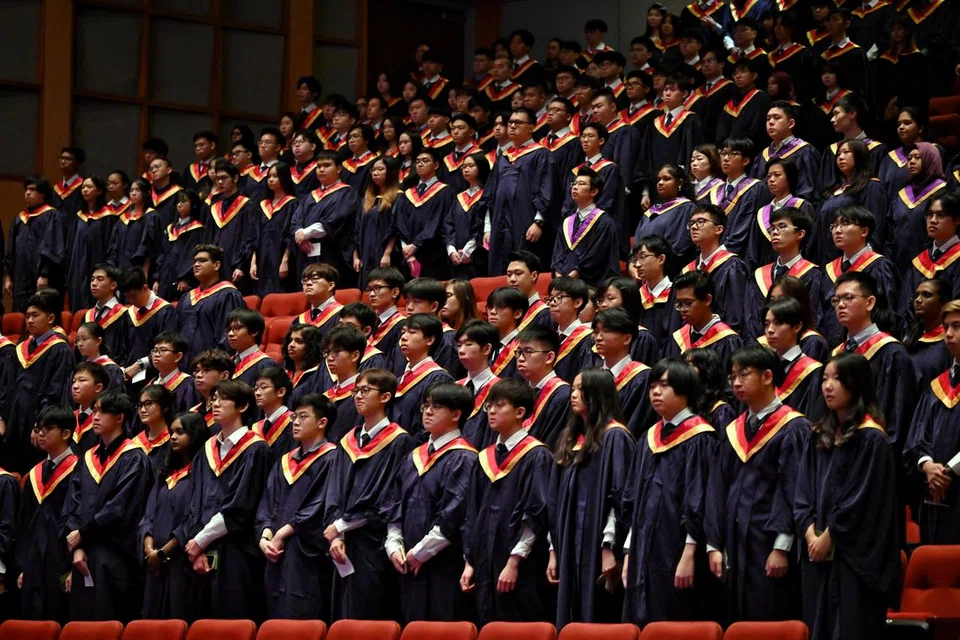 Keputusan daripada satu kajian yang dijalankan lima politeknik di Singapura menunjukkan 54.6 peratus daripada lulusan baru mereka mempunyai pekerjaan tetap sepenuh masa pada 2024.