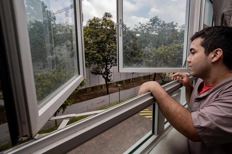 BERDIKARI: Bekas penghuni rumah anak yatim Darul Ihsan, Syed Muhammad Rizki Syed Abdul Rahman, berkongsi tinggal di flat HDB empat bilik di Circuit Road yang disediakan oleh Persatuan Dana Amanah Muslimin (MTFA) di bawah program Ihsan Living.