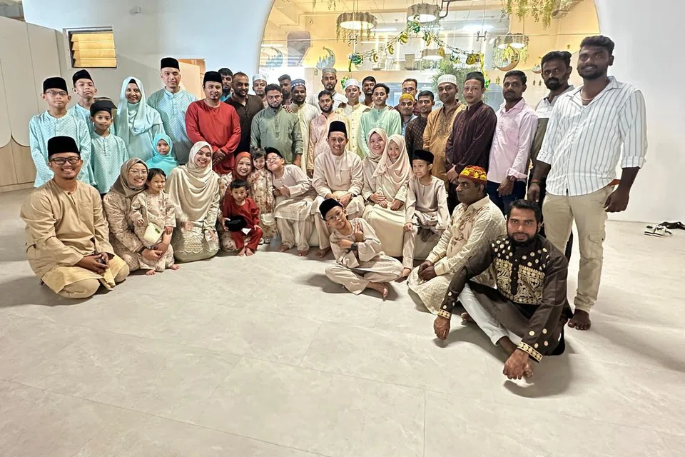 Keluarga Direct Contractor pada pagi Raya.