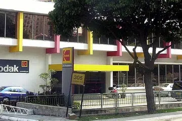 BANGUNAN KODAK (DAHULU) - RENDAH SAHAJA: Bangunan Pejabat Kodak di 305 Alexandra Road ini merupakan sebuah bangunan rendah. Beberapa bangunan tinggi termasuk pejabat dan apartmen dibangunkan di belakang bangunan tersebut. - Foto fail BT