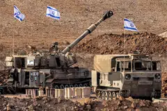 MULA LANCAR SERANGAN: Tentera Israel telah mula melancarkan serangan darat sejak Sabtu di Gaza. 