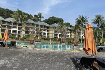 TIDAK BERMAYA: Hotel Angsana Resort & Spa, di Bintan yang sebelum ini amat popular dalam kalangan pelancong Singapura, sepi tanpa pelancong.