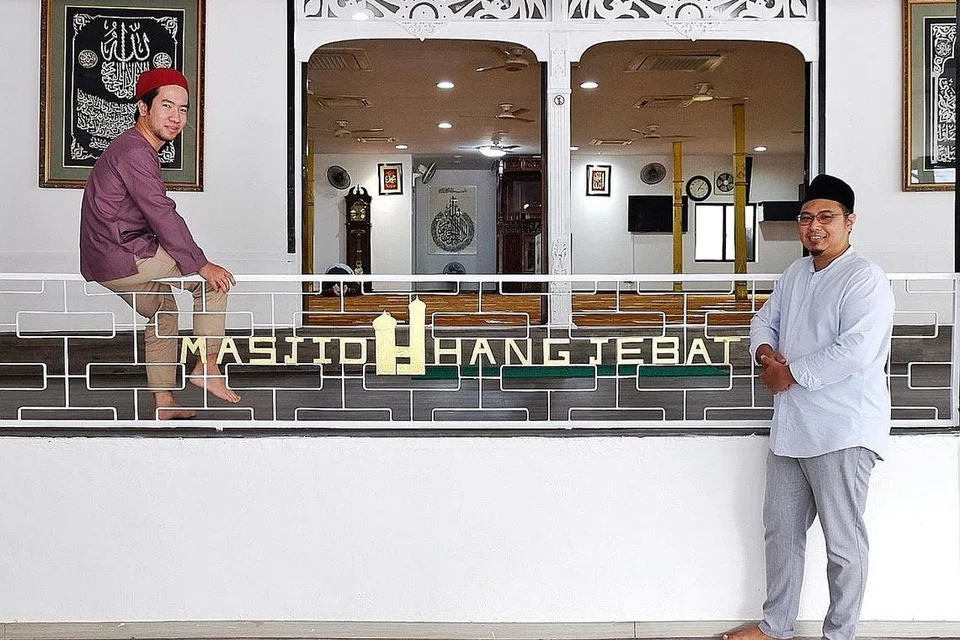 GIAT UAR-UARKAN MASJID HANG JEBAT: Sepanjang dua bulan di Masjid Hang Jebat, Ustaz Suhaili telah mengaktifkan kembali laman Facebook masjid itu dengan memuat naik poster yang beliau hasilkan tentang kuliah zohor dan program seperti kelas fardhu ain. Beliau turut mengambil gambar kegiatan dalam masjid dan mengongsinya di Facebook.