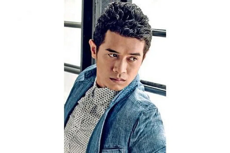 DIPELAWA ERMA FATIMA: Amar Asyraf yang sebati dengan dunia teater disarankan agar menceburi bidang lakonan televisyen dan filem oleh pengarah berkarisma, Erma Fatima, yang yakin beliau perlu menebarkan sayap dan bakatnya. - Foto EH!