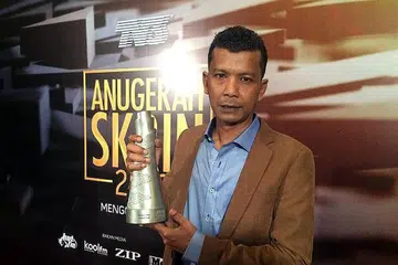 NAM RON: Akui tidak boleh bergantung kepada lakonan sahaja, namun tetap terlibat dalam kerja belakang tabir bagi filem 'One Two Jaga'. - Foto MSTAR ONLINE