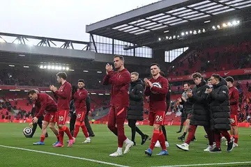 PENGHARGAAN BUAT PENYOKONG: Pemain Liverpool menunjukkan penghargaan kepada para penyokong mereka selepas perlawanan menentang Crystal Palace di Anfield kelmarin, yang buat kali pertama dapat disaksikan 10,000 penonton sejak pandemik Covid-19. - Foto EPA-EFE