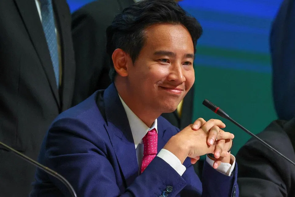 YAKIN HADAPI HALANGAN: Pemimpin Parti Move Forward, Encik Pita Limjaroenrat, mendakwa terdapat usaha menghalangnya bertanding bagi jawatan utama Thailand. 