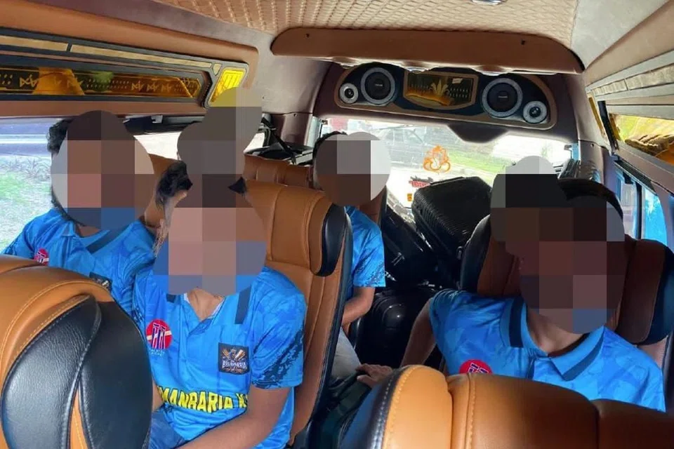 Sebahagian 18 warga Bangladesh ditahan dengan lengkap memakai jersi kononnya atlet yang hadir ke Malaysia untuk acara sukan. 