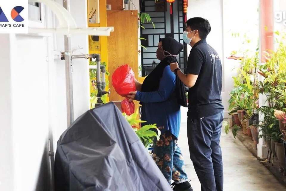 Pengagihan yang dianjurkan bersama oleh My Inspiring Journey (MIJ) Hub dan Ashraf’s Cafe dilakukan sebanyak 12 hari dalam Ramadan – pada satu hari bekerja dan satu hujung minggu – setiap minggu bermula 14 Mac sehingga pada malam Aidilfitri.