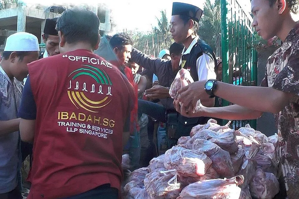 UNTUK INDONESIA DAN KEMBOJA: Ibadahsg Pte Ltd menyasarkan 5,000 ekor kambing dan 300 lembu untuk korban di Indonesia dan Kemboja. - Foto IBADAH SG