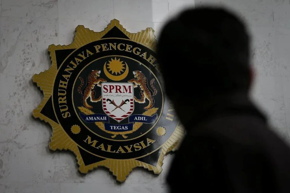 Datuk Seri antara empat individu ditahan Suruhanjaya Pencegahan Rasuah Malaysia (SPRM) atas dakwaan membuat tuntutan palsu RM360 juta. 