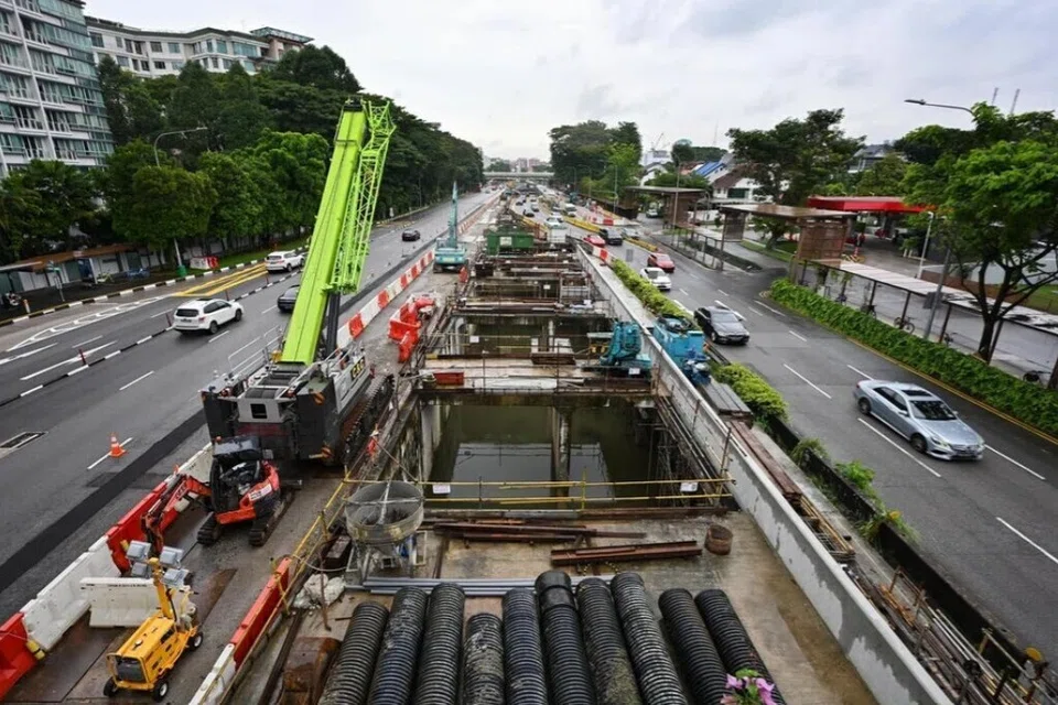 Kerja penaikan taraf sepanjang 900 meter di longkang besar Bukit Timah, antara Rifle Range Road dan Jalan Kampong Chantek di Bukit Timah, dijadual siap pada 2026.