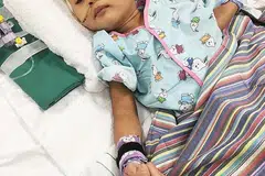 SEBAK DENGAN NASIB ANAK: Cik Ira, seorang warga Malaysia, sebak dengan nasib yang menimpa anaknya yang berusia dua tahun, Muhd Raffique Rayfal Mohd Nasharuddin (gambar atas), yang sebelum ini sihat dan aktif, kini terlantar di Unit Jagaan Rapi (ICU) Hospital Universiti Nasional (NUH). Di sebelah Cik Ira ialah adik beliau, Encik Amy Recha. - Foto FACEBOOK AMY RECHA