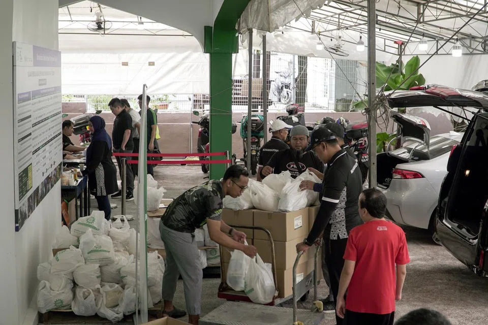 TEGUH MEMBANTU: Bangunan Persatuan Muhammadiyah ini telah menjadi saksi kepada pelbagai daya usaha sosial dan kebajikan. Antaranya, kegiatan pengagihan barangan runcit serta keperluan dapur kepada 700 keluarga berpendapatan rendah sebelum Ramadan pada 2023.